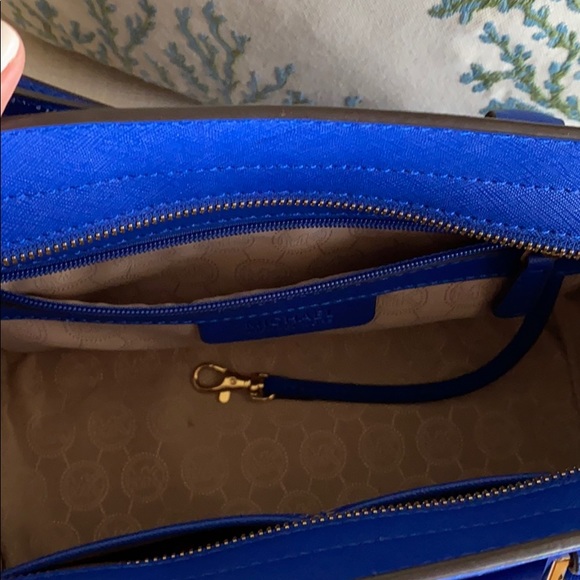 Michael Kors blue saffiano satchel and wallet set - Picture 5 of 12